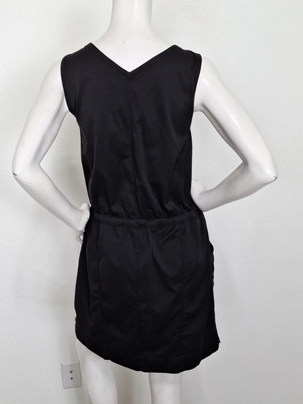 The North Face Black Pockets Drawstring Waist Outdoor Gorpcore Dress Size L